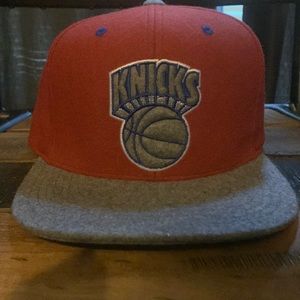 NY Knicks Flat brim. - never been worn - like new.  Mitchell & Ness